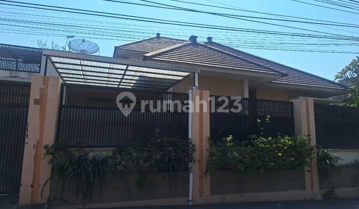 Rumah Mewah 2 Lantai Jajar Dengan Balkon Luas & Area Carport & Garasi Yang Luas, Siap Huni
