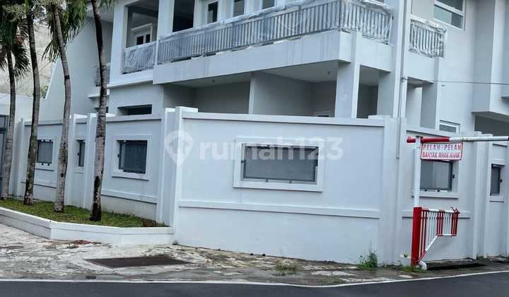 Rumah 2 Lantai Mewah Posisi Hook Dilengkapi Balkon ( Bangunan Baru ) Dekat Pintu Tol,