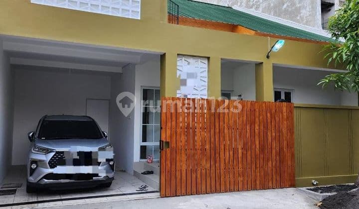 Rumah 1 1/2 Lantai Tengah Kota Solo Dengan Pagar Minimalis