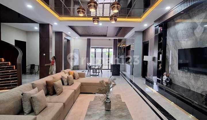 Rumah Mewah Fully Furnished 2 Lantai Posisi Hook Siap Huni