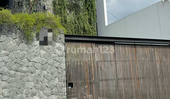 Rumah Mewah 2 Lantai Fully Furnished Dengan Private Pool Di Tengah Kota Solo