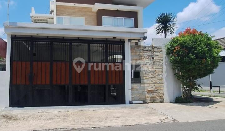 Rumah Hook 2 Lantai Minimalis Modern Tengah Kota Solo Dekat Stadion Manahan