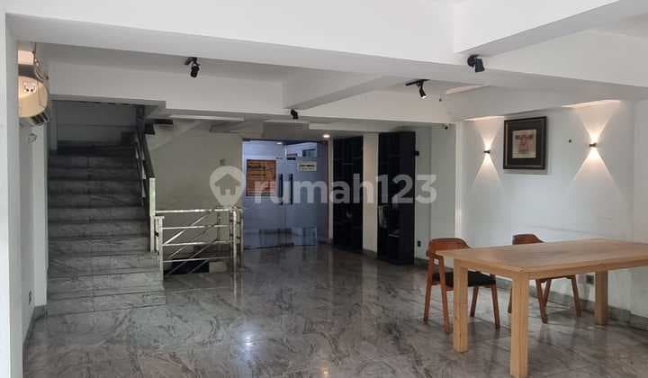 Gedung Hoek Luas 300M2 4Lt Multifungsi Siap Pakai Strategis di Pluit Karang