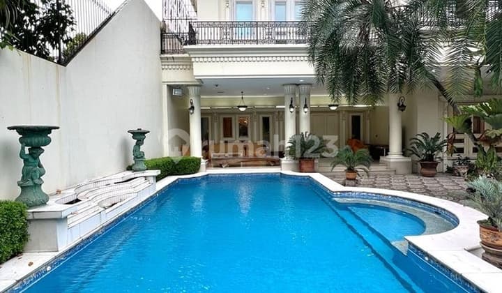 Rumah Luxurious European Classic di Jl Sisingamangaraja, Daha, Kebayoran Baru