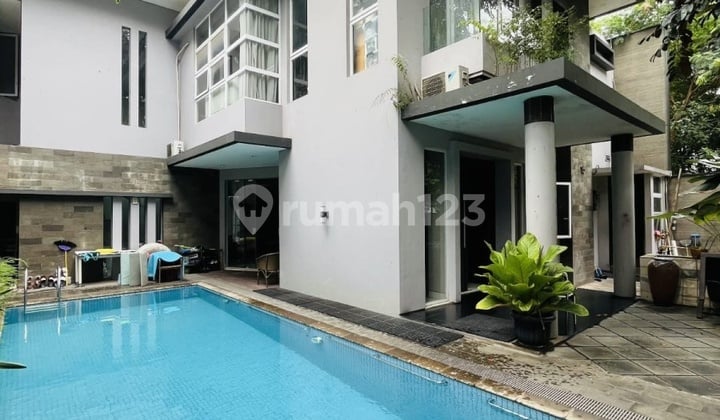 Rumah Modern di Komplek Pondok Anggrek, Jakbar Dkt Taman Anggrek