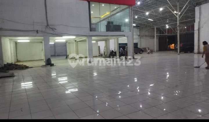 Dijual Bangunan Ex Showroom Mobil, Luas 2.500 M², Jurumudi, Benda, Tangerang
