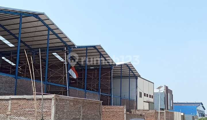Rent New Warehouse in Industrial Warehouse Area, Pakuhaji District, Tangerang Regency,
Land Area 1,860 M², Building Area 1,600 M²