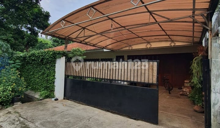Rumah di Jl Darmawangsa, Kebayoran Baru, Jaksel