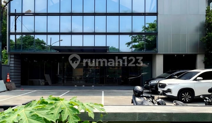Gedung Komersial Brand New di Jl Letjen S Parman, Slipi, Jakbar