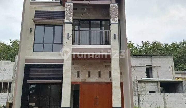 Rumah villa khas Bali 2 lantai Seminyak dekat exit tol Sawojajar