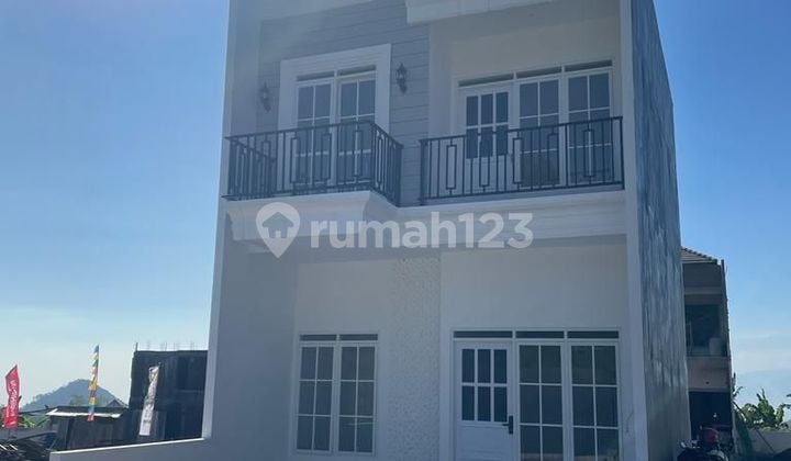 Rumah villa modern 2 lantai dekat kebun teh dan exit tol Lawang