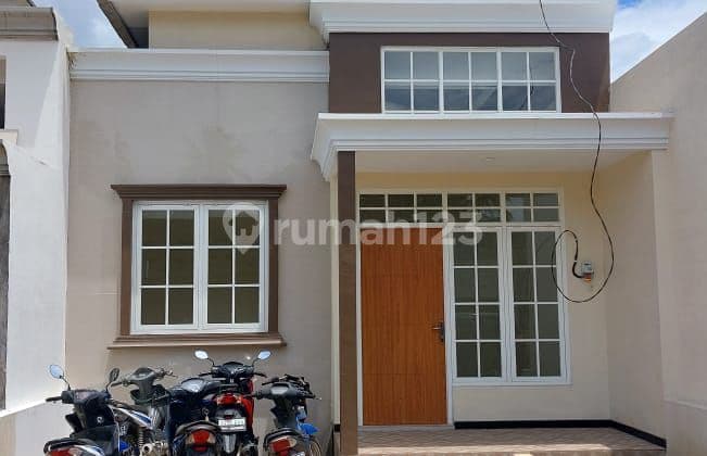 Rumah Modern Khas Eropa Nuansa Villa Dekat Gor Ken Arok Malang