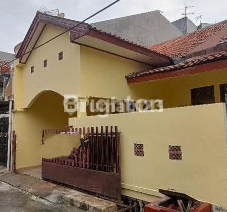 Rumah Rapi Siap Huni di Komplek Walikota (Bcs) Kelapa Gading, Jakarta Utara