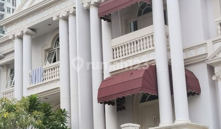 Rumah 2 Lantai di The Villas Moi Kelapa Gading, Jakarta Utara