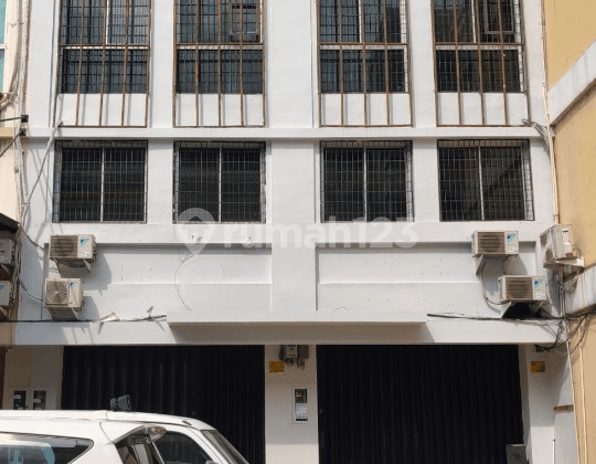 Ruko Gandeng 2 Unit 4 LT di Komplek Ruko Cempaka Mas, Jakarta Pusat