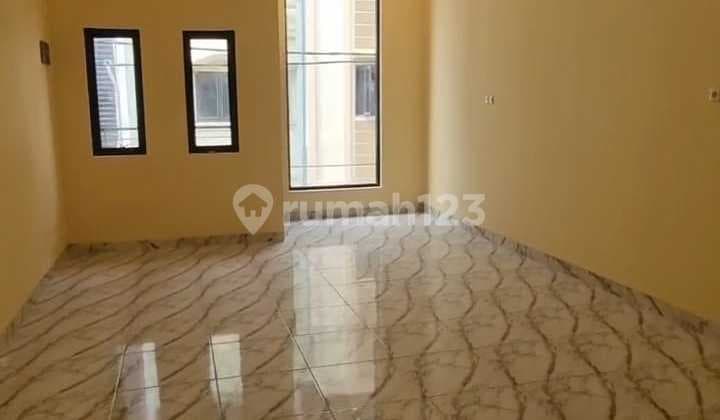 Dijual Rumah Baru Rapi Siap Huni Dekat Sekolah dan Pasar Cocok untuk Konveksi di Jembatan Lima Jakarta Barat