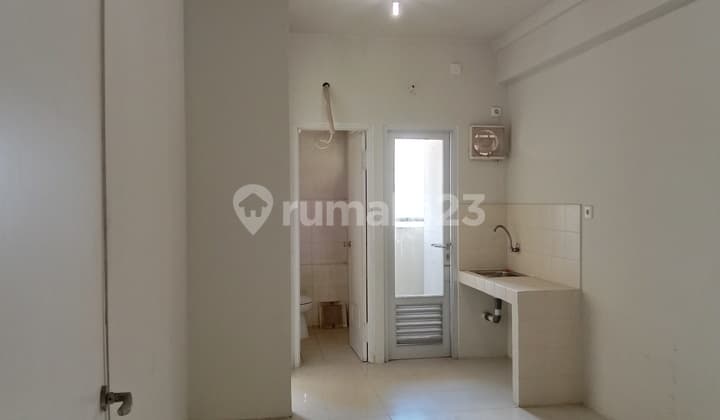 Di Sewakan Unit Apartemen 2 Kamar Kosongan Tower Grand Emerald LT. 31, Harga Nego, Free Kolam Renang dan Gym