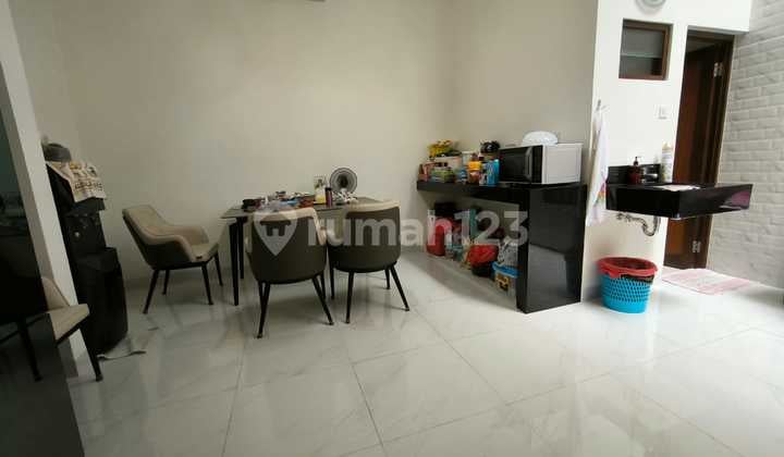 Rumah Bagus 2 Lt Siap Huni Dekat Krl