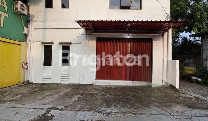 RUKO 2 LANTAI SIAP PAKAI STRATEGIS DI PINGGIR JALAN RAYA TENGAH KOTA DEKAT MANAHAN SOLO