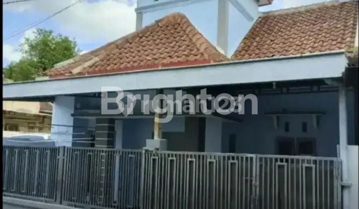 Ready-to-occupy house, suitable for living in the Ceplukan residential area with a one-gate system.