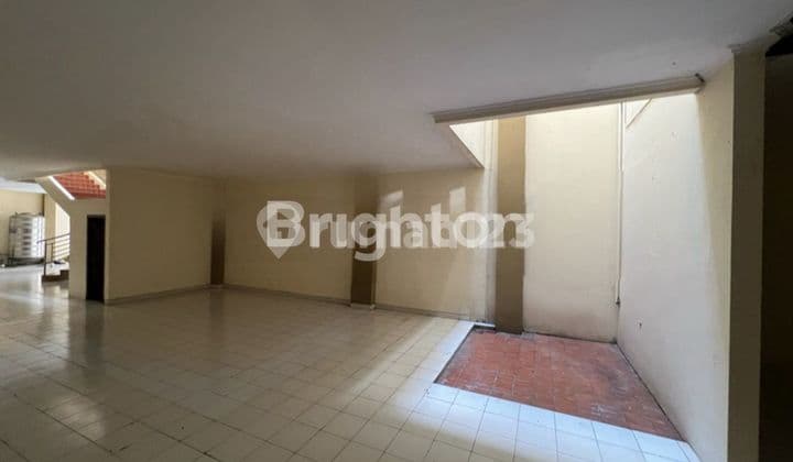 RUKO 3 LANTAI BAGUS SIAP PAKAI COCOK BUAT USAHA DITENGAH KOTA SOLO