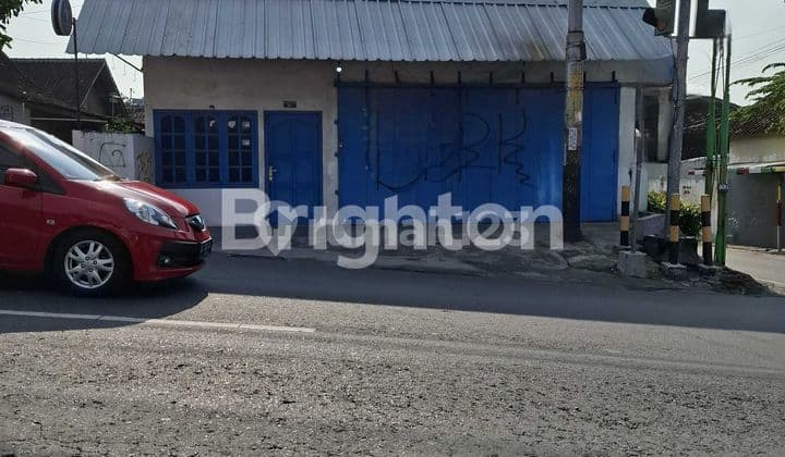 GUDANG ADA RUMAHNYA BEKAS LAS BUBUT COCOK BUAT USAHA DI PINGGIR JALAN RAYA MOJOSONGO SOLO