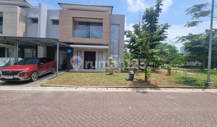 Disewa Rumah Golf Island Pik Uk225m2 Hoek Elegant View ke Danau , Taman Luas di Jakarta Utara Pik
