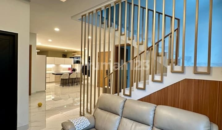 Rumah Hook Eminent Ingenia BSD - Terawat & Siap Huni