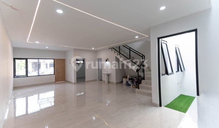 BARU RENOVASI 2 LT DI ALAM SUTERA LOKASI TENANG DAN ASRI