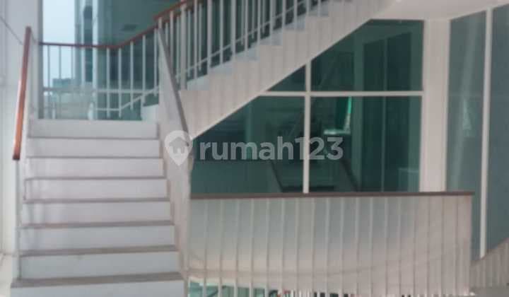 Gedung Komersial 5 Lantai di Jatinegara Lokasi Strategis