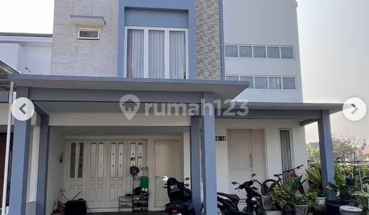 RUMAH CANTIK DI THE ICON BSD 3 LANTAI RAPIH SIAP HUNI