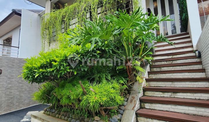 Di Jual Rumah Semi Villa Lokasi Kerobokan Kuta Utara Badung Bali