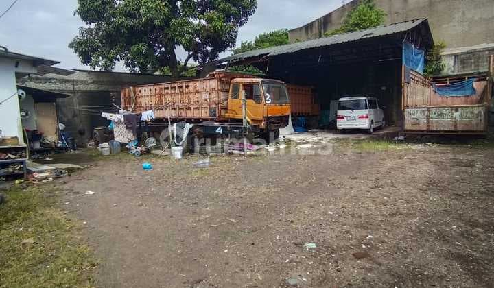 Ex Garasi dan Kantor Strategis di Sadang Cibolerang Bandung