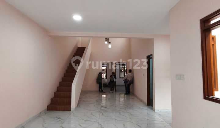 Rumah Baru Minimalis Siap Huni di Taman Holis Indah