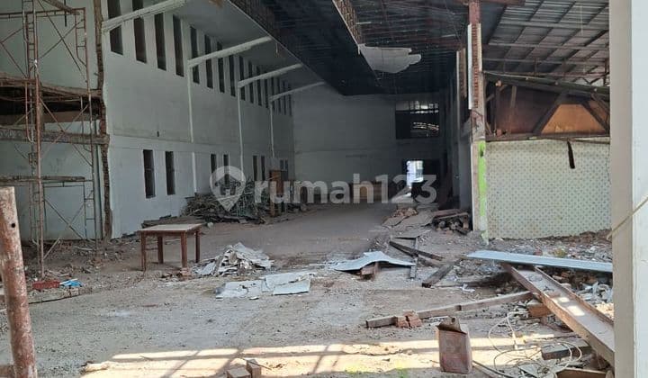 Large Strategic Warehouse Area on Gatot Subroto