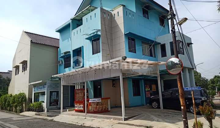 Rumah 3 Lantai Murah bisa untuk Usaha di Komplek Bumi Adipura