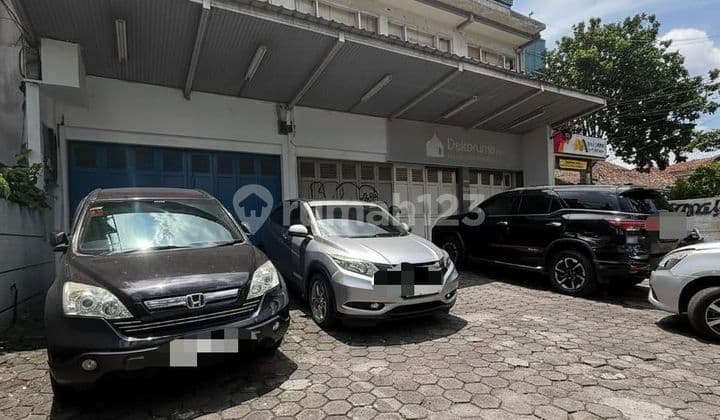 Ruang Usaha 3 Lantai Strategis di Mainroad Pasirkaliki Bandung