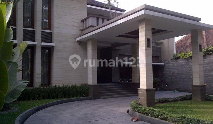 Rumah Mewah Kokoh Terawat Jalan Eyckman Sayap Cipaganti Bandung