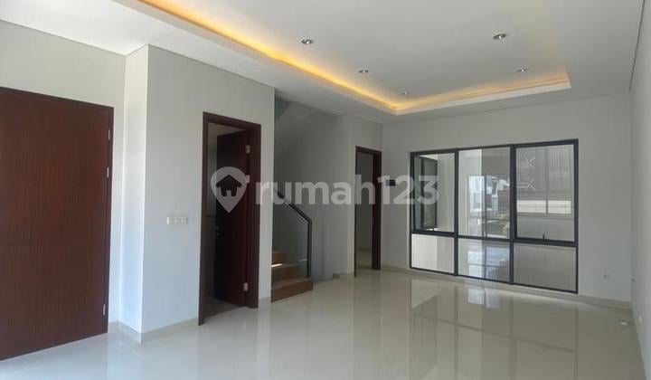Rumah Cantik Siap Huni di Setraduta Royal Grande