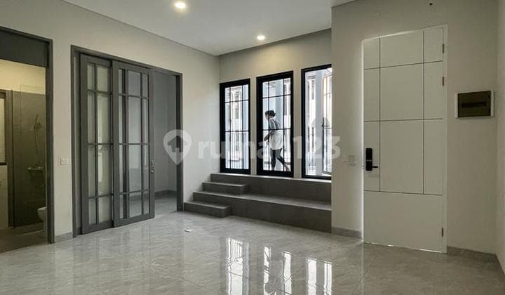 Cheapest Quick Rent 3-Story Corner House in Greenwich Park, Tangerang