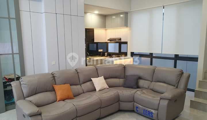 Cepat Rumah 3lt Semi Furnished di Greenwich Bsd
