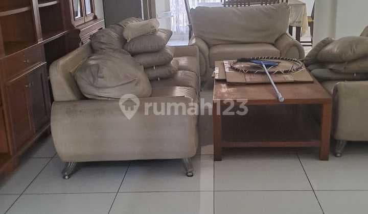 Disewakan Rumah Besar 2 Lt di Kawasan Puspita Loka BSD