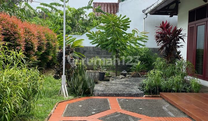 Rumah Sangat Terawat Dalam Cluster Dan Lokasi Tenang Dijual