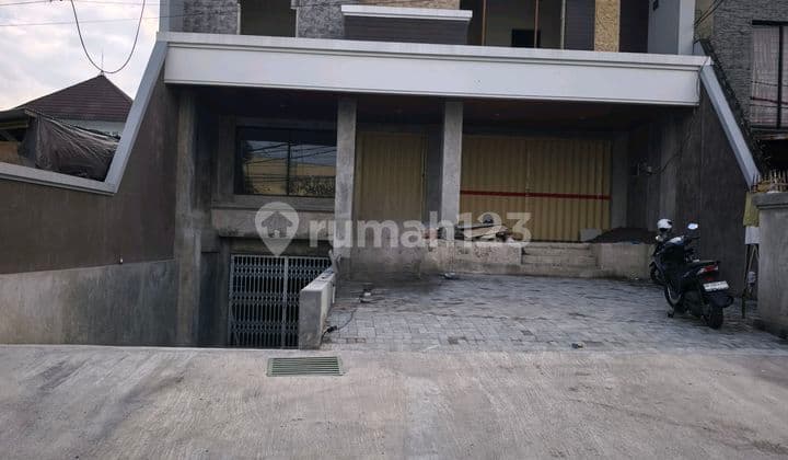 Gedung Baru 3 Lantai Multi Fungsi Dipinggir Jalan Utama