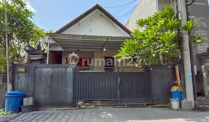 Comfortable 3-Bedroom Residence in Pemogan, Easy Access to City Facilities