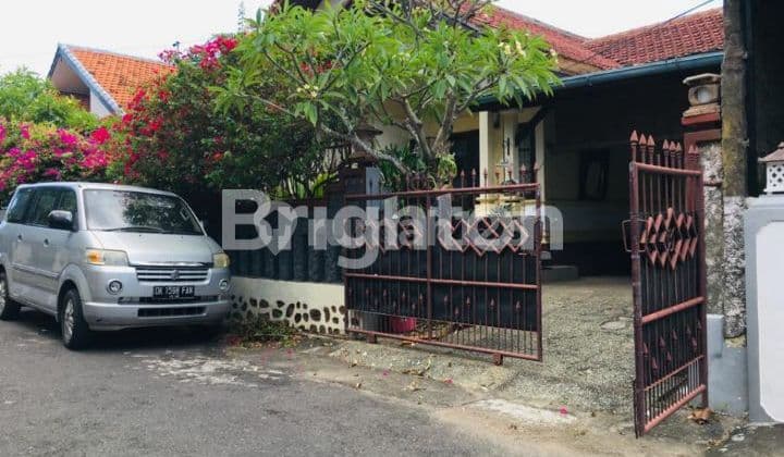 RUMAH ASRI LUAS DALAM KOMPLEK PERUMAHAN JIMBARAN