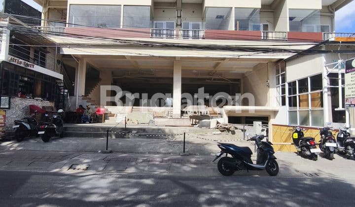 SEWA GEDUNG PREMIUM 3 LANTAI + BASEMENT DI JALAN BATU BOLONG, CANGGU