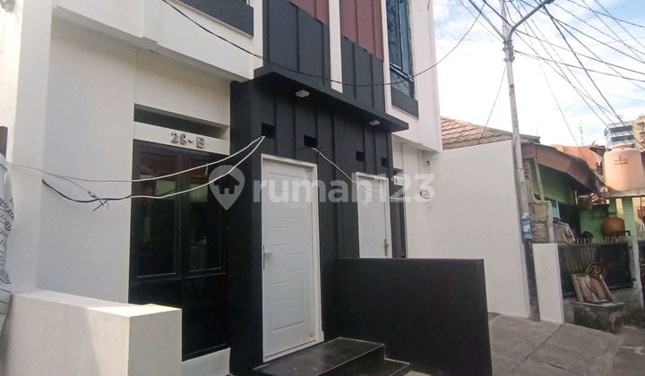Rumah di Jl Kamboja Utan Kayu 2 Lantai Minimalis Keren