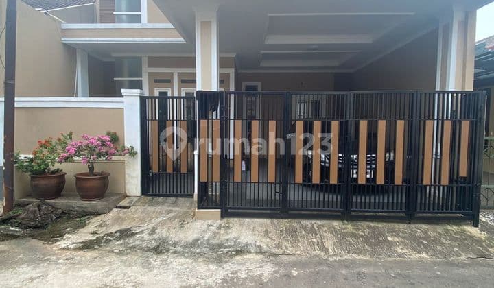 Dijual Rumah, 2 Lantai, SHM, Bebas Banjir,