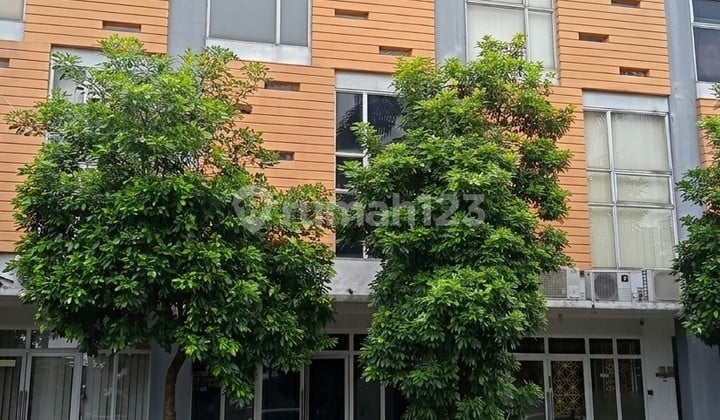 Ruko Disewakan di Depok, Cinere Bellevue, 3 Lantai